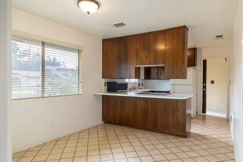 Kitchen - 2414 E Paradise Ave, Visalia, CA 93292 photo 3 of 3