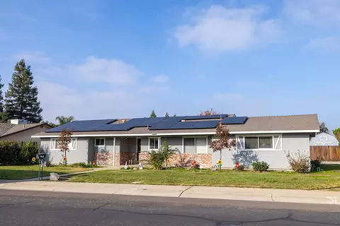 2414 E Paradise Ave, Visalia, CA 93292