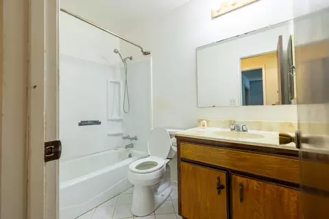 Bath - 2414 E Paradise Ave, Visalia, CA 93292 photo 2 of 2