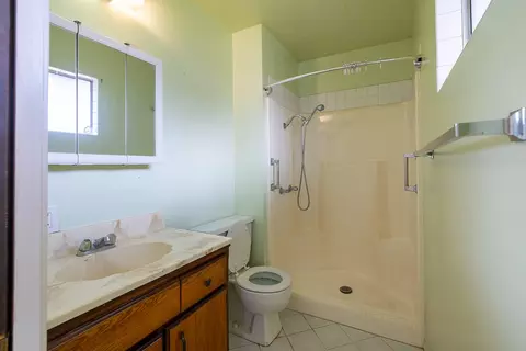 Bath - 2414 E Paradise Ave, Visalia, CA 93292 photo 1 of 2