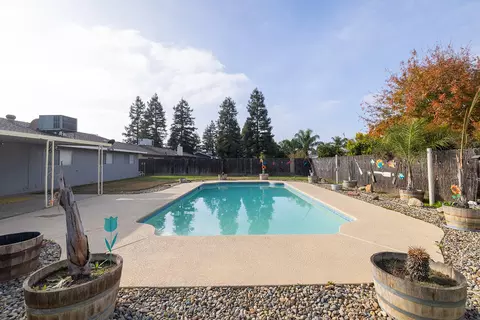 Exterior - 2414 E Paradise Ave, Visalia, CA 93292 photo 2 of 5