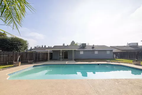 Exterior - 2414 E Paradise Ave, Visalia, CA 93292 photo 4 of 5