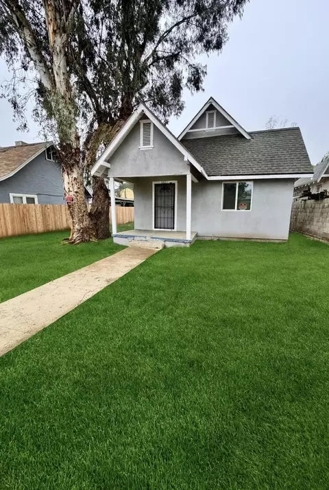 1420 Palm Dr, Bakersfield, CA 93305