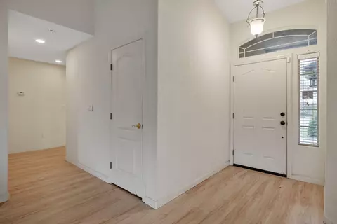 Entry Way - 2318 E Cherry Ave, Visalia, CA 93292 photo 3 of 6
