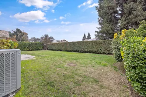 Exterior - 2318 E Cherry Ave, Visalia, CA 93292 photo 10 of 11
