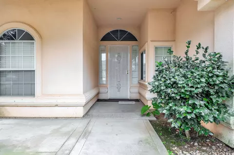 Entry Way - 3410 Doubletree Way, Madera, CA 93637 photo 1 of 3