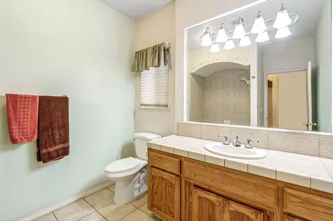 Bath - 3410 Doubletree Way, Madera, CA 93637 photo 1 of 2