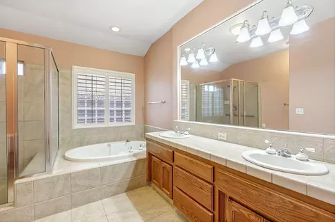 Bath - 3410 Doubletree Way, Madera, CA 93637 photo 2 of 2