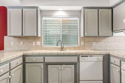 Kitchen - 3410 Doubletree Way, Madera, CA 93637 photo 5 of 7