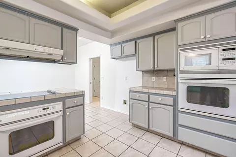 Kitchen - 3410 Doubletree Way, Madera, CA 93637 photo 6 of 7