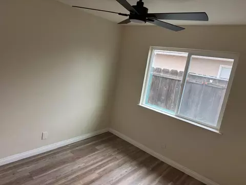 956 E Cinnamon Dr, Lemoore, CA 93245 photo 14