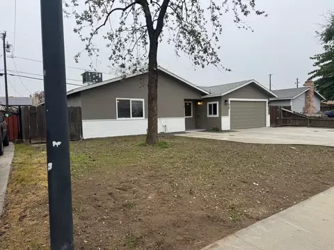 956 E Cinnamon Dr, Lemoore, CA 93245 photo 2