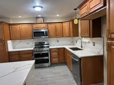956 E Cinnamon Dr, Lemoore, CA 93245 photo 4