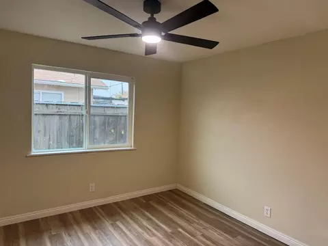 956 E Cinnamon Dr, Lemoore, CA 93245 photo 13