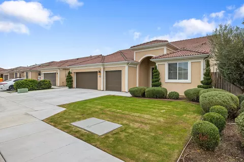 3096 Markham St, Tulare, CA 93274 photo 3
