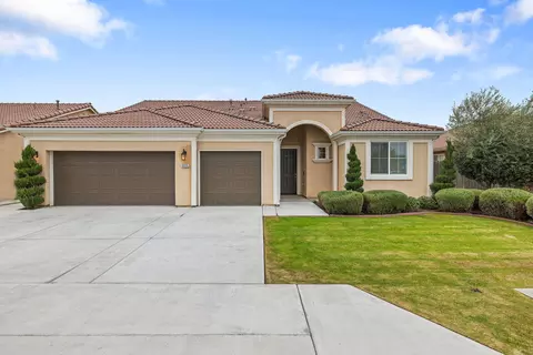 3096 Markham St, Tulare, CA 93274