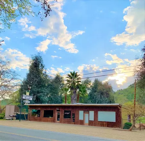 41811 Sierra Dr, Three Rivers, CA 93271