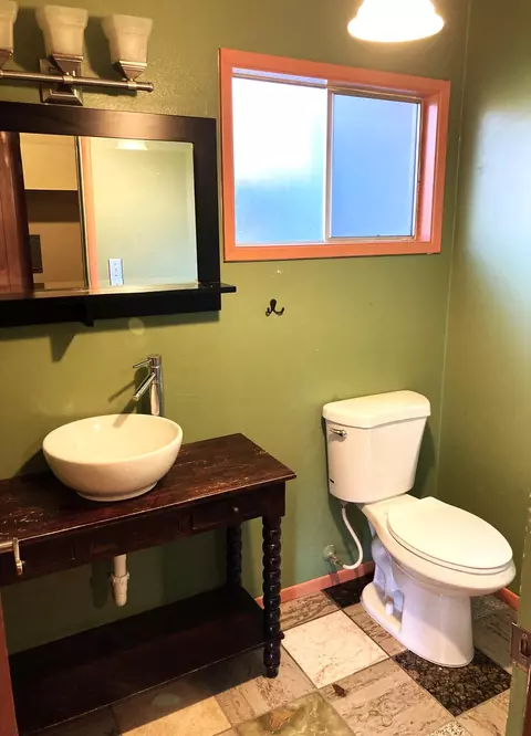 Bath - 43560 Skyline Dr, Three Rivers, CA 93271 photo 1 of 3