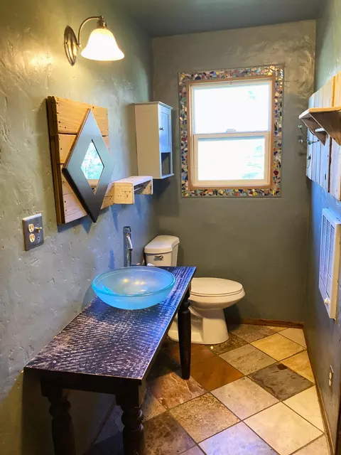 Bath - 43560 Skyline Dr, Three Rivers, CA 93271 photo 2 of 3