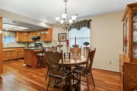 Dining - 615 N Orange Ave, Exeter, CA 93221 photo 2 of 3