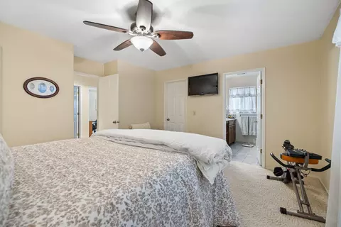 Bedroom - 615 N Orange Ave, Exeter, CA 93221 photo 2 of 4