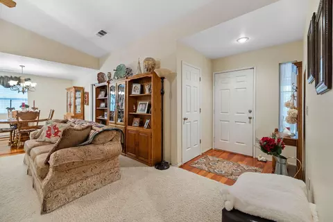Entry Way - 615 N Orange Ave, Exeter, CA 93221 photo 1 of 4