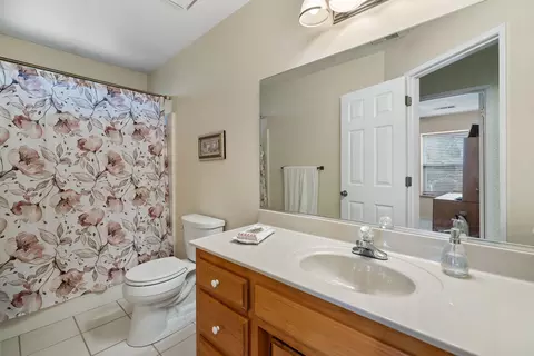 Bath - 615 N Orange Ave, Exeter, CA 93221 photo 3 of 3