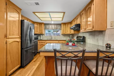 Kitchen - 615 N Orange Ave, Exeter, CA 93221 photo 2 of 4