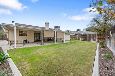 Exterior - 615 N Orange Ave, Exeter, CA 93221 photo 14 of 16