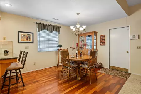 Dining - 615 N Orange Ave, Exeter, CA 93221 photo 3 of 3