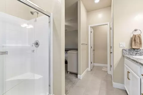 Bath - 3636 E Meadow Ct, Visalia, CA 93292 photo 4 of 4