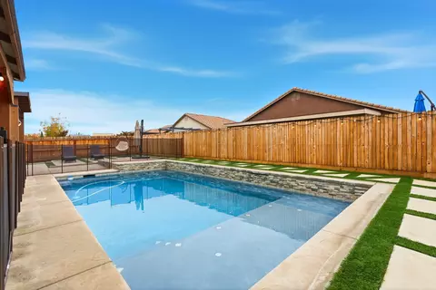 Exterior - 3636 E Meadow Ct, Visalia, CA 93292 photo 5 of 8