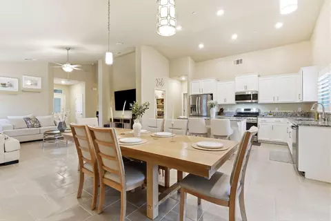 Dining - 3636 E Meadow Ct, Visalia, CA 93292 photo 3 of 4