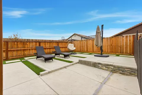 Exterior - 3636 E Meadow Ct, Visalia, CA 93292 photo 7 of 8