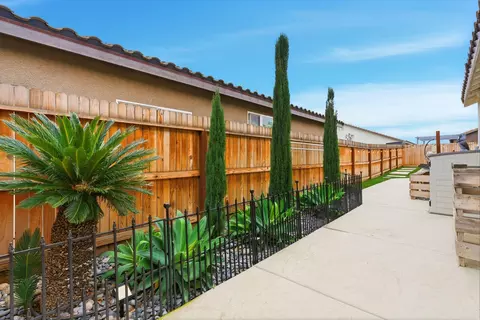Exterior - 3636 E Meadow Ct, Visalia, CA 93292 photo 8 of 8