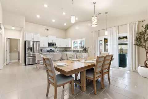 Dining - 3636 E Meadow Ct, Visalia, CA 93292 photo 2 of 4