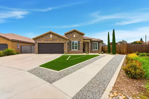 Exterior - 3636 E Meadow Ct, Visalia, CA 93292 photo 2 of 8