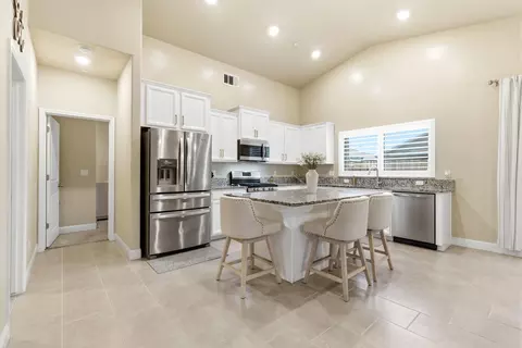 Kitchen - 3636 E Meadow Ct, Visalia, CA 93292 photo 1 of 6