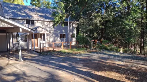 Exterior - 594 Loop Dr, Springville, CA 93265 photo 9 of 13