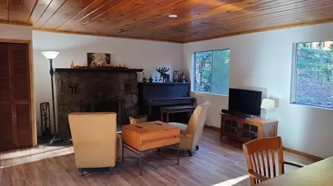Living - 594 Loop Dr, Springville, CA 93265 photo 5 of 5