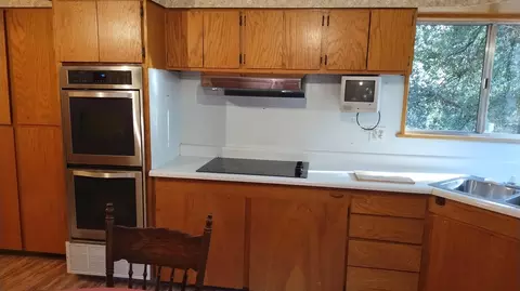 Kitchen - 594 Loop Dr, Springville, CA 93265 photo 5 of 5