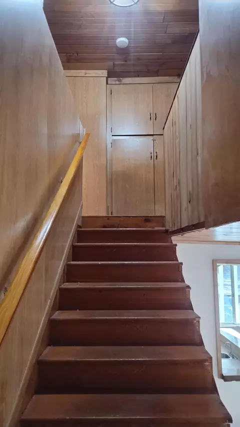 Entry Way - 594 Loop Dr, Springville, CA 93265 photo 4 of 7