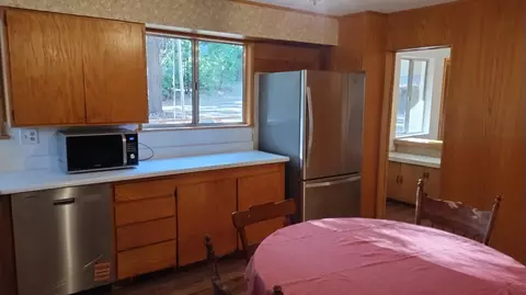 Kitchen - 594 Loop Dr, Springville, CA 93265 photo 3 of 5