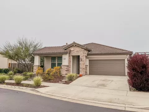 1810 E Monte Vista Ave, Visalia, CA 93292