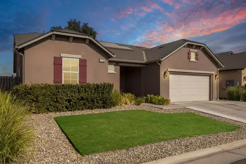1599 Softwind Dr, Tulare, CA 93274