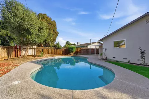 Exterior - 524 E Cypress Ave, Visalia, CA 93292 photo 4 of 6