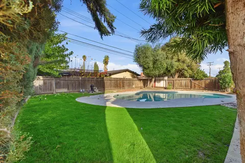 Exterior - 524 E Cypress Ave, Visalia, CA 93292 photo 2 of 6