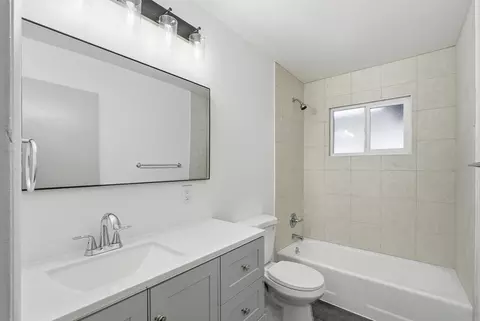 Bath - 524 E Cypress Ave, Visalia, CA 93292 photo 1 of 2