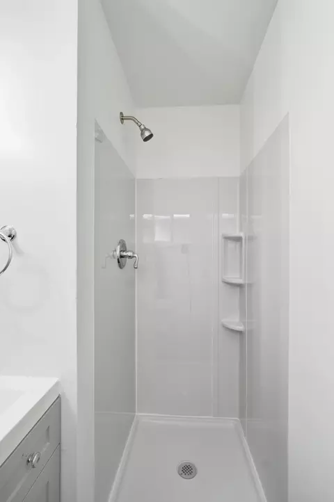 Bath - 524 E Cypress Ave, Visalia, CA 93292 photo 2 of 2