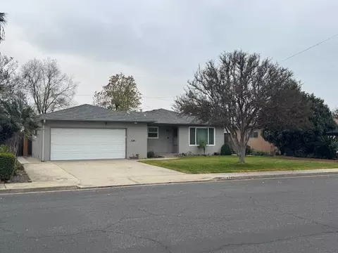 1498 E Bolinger Way, Dinuba, CA 93618